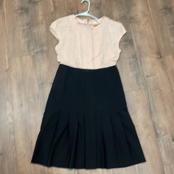 Beautiful  pleated Tory Burch dress size 4 - Picture 1 of 5